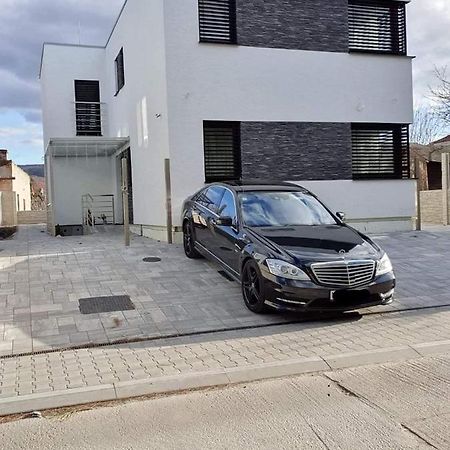 Appartamento Milan&Eva Svätý Jur Esterno foto